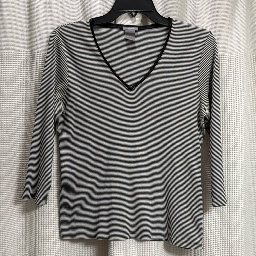 Ann Taylor Micro Stripped Pima cotton Tee‎ Sz L black/white w satin trim v neck